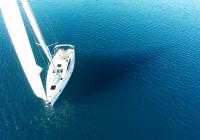 парусная яхта солнечно голубое море парусная яхта парусная лодка плавание паруса